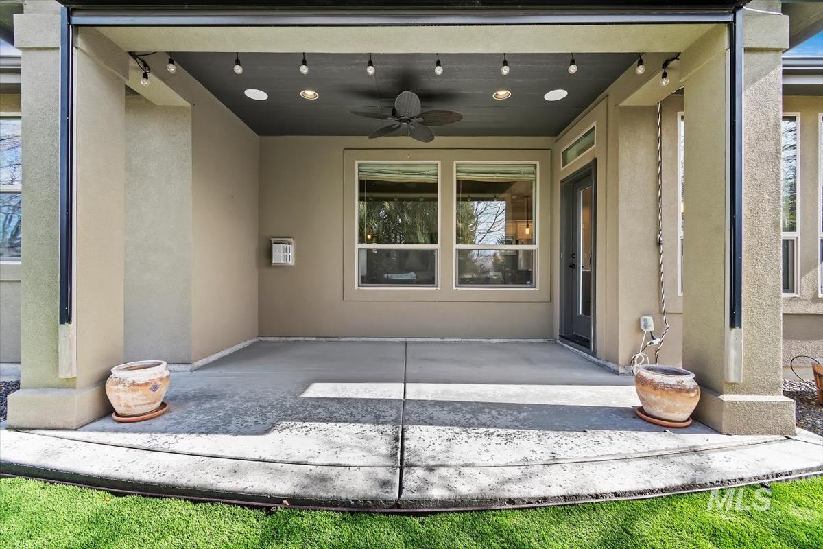 3365 S Island Fox Avenue