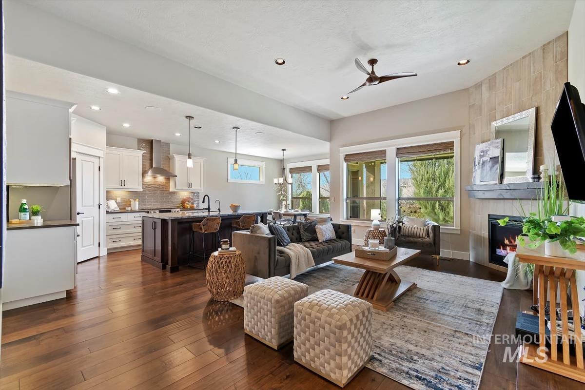 3365 S Island Fox Avenue