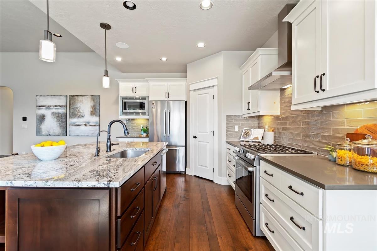 3365 S Island Fox Avenue