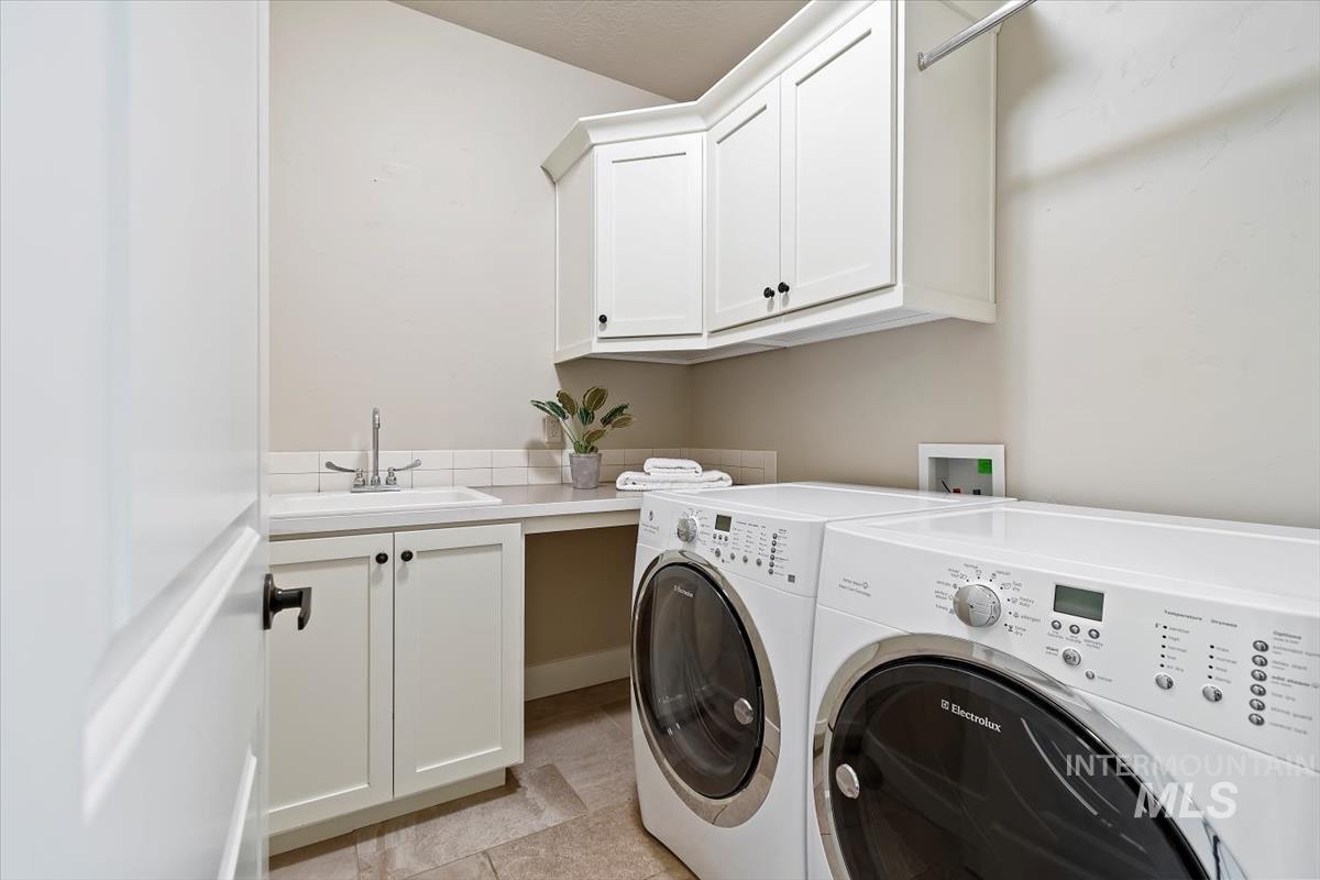 3365 S Island Fox Avenue