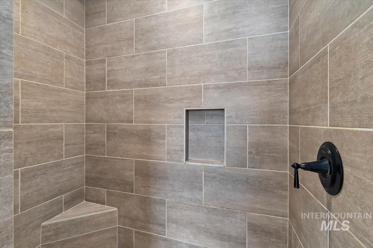 3365 S Island Fox Avenue