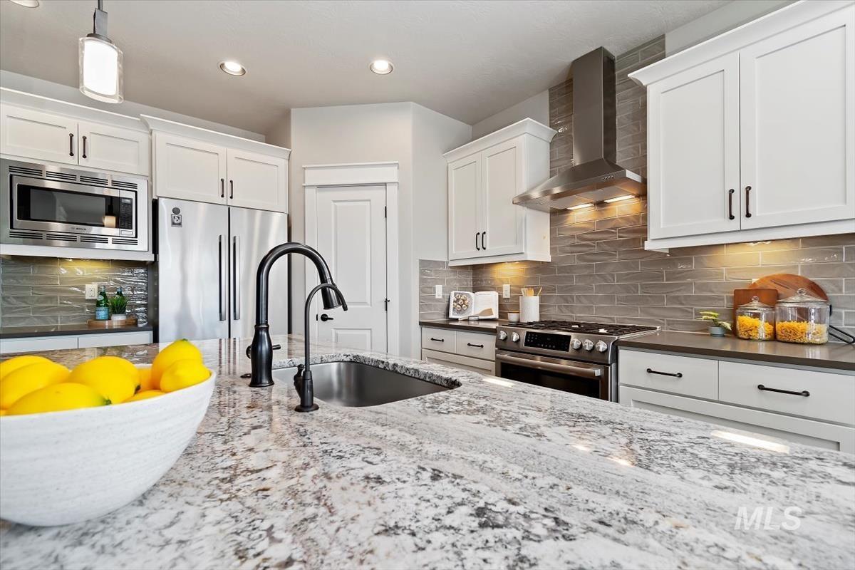 3365 S Island Fox Avenue