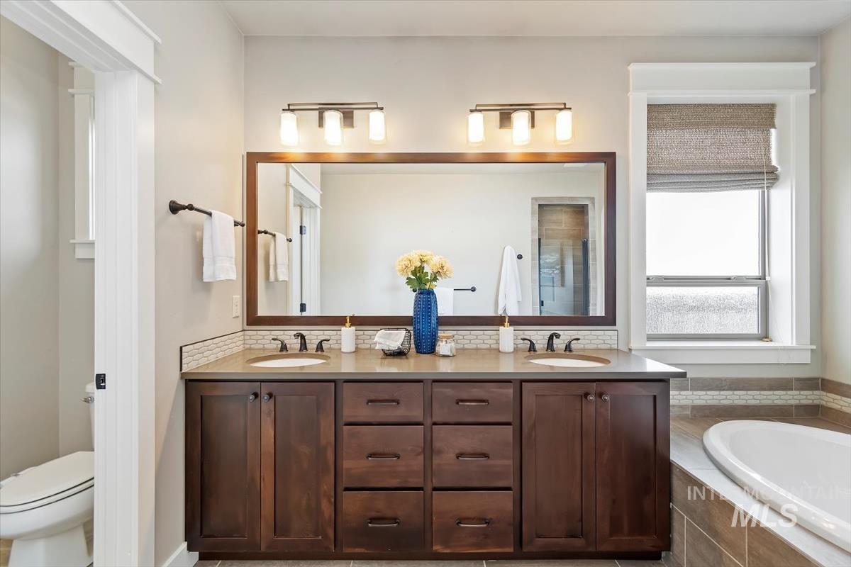 3365 S Island Fox Avenue