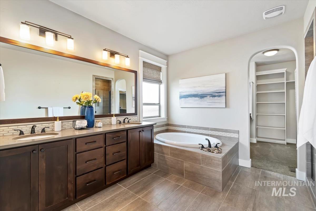 3365 S Island Fox Avenue