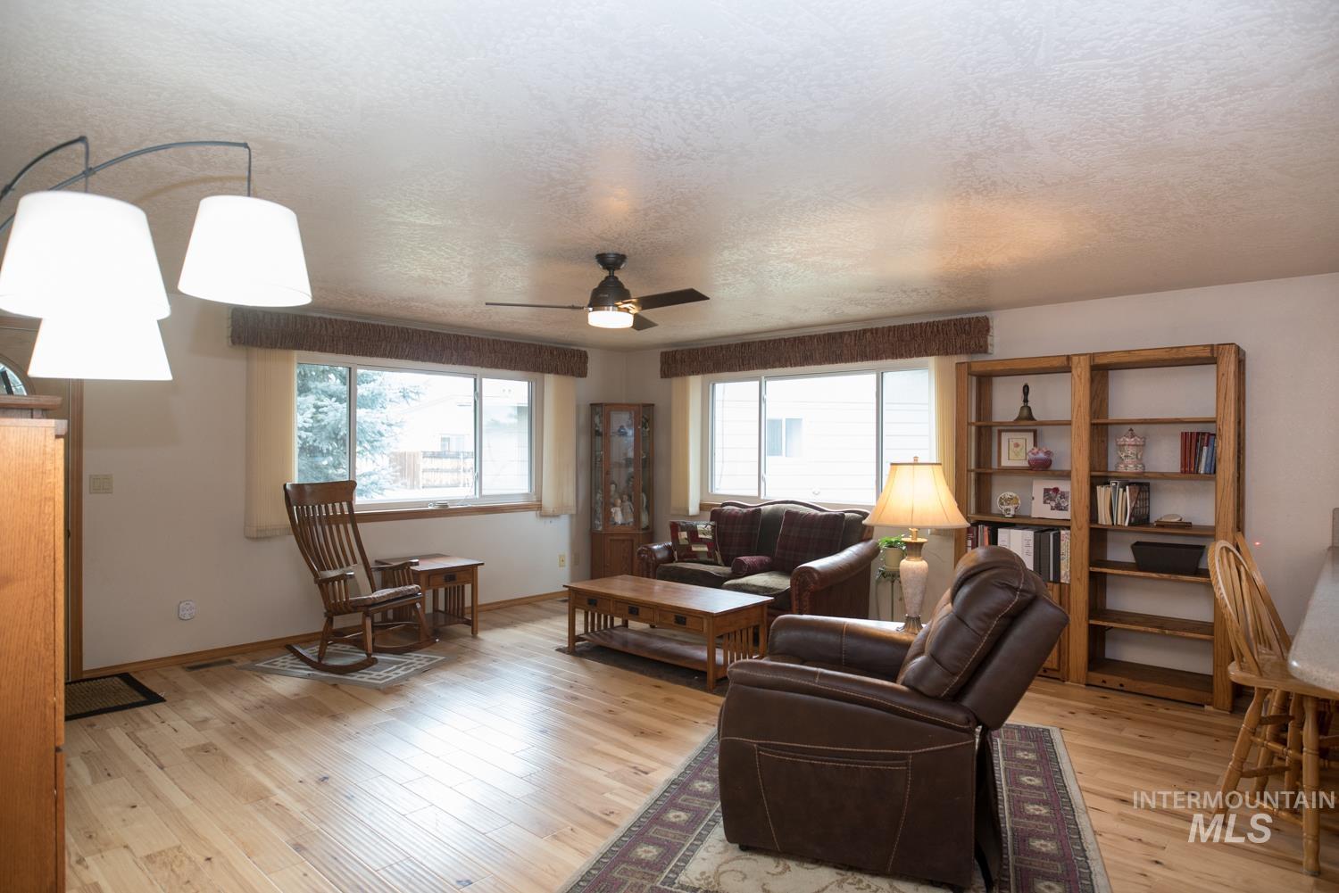 1420 Loraine Circle