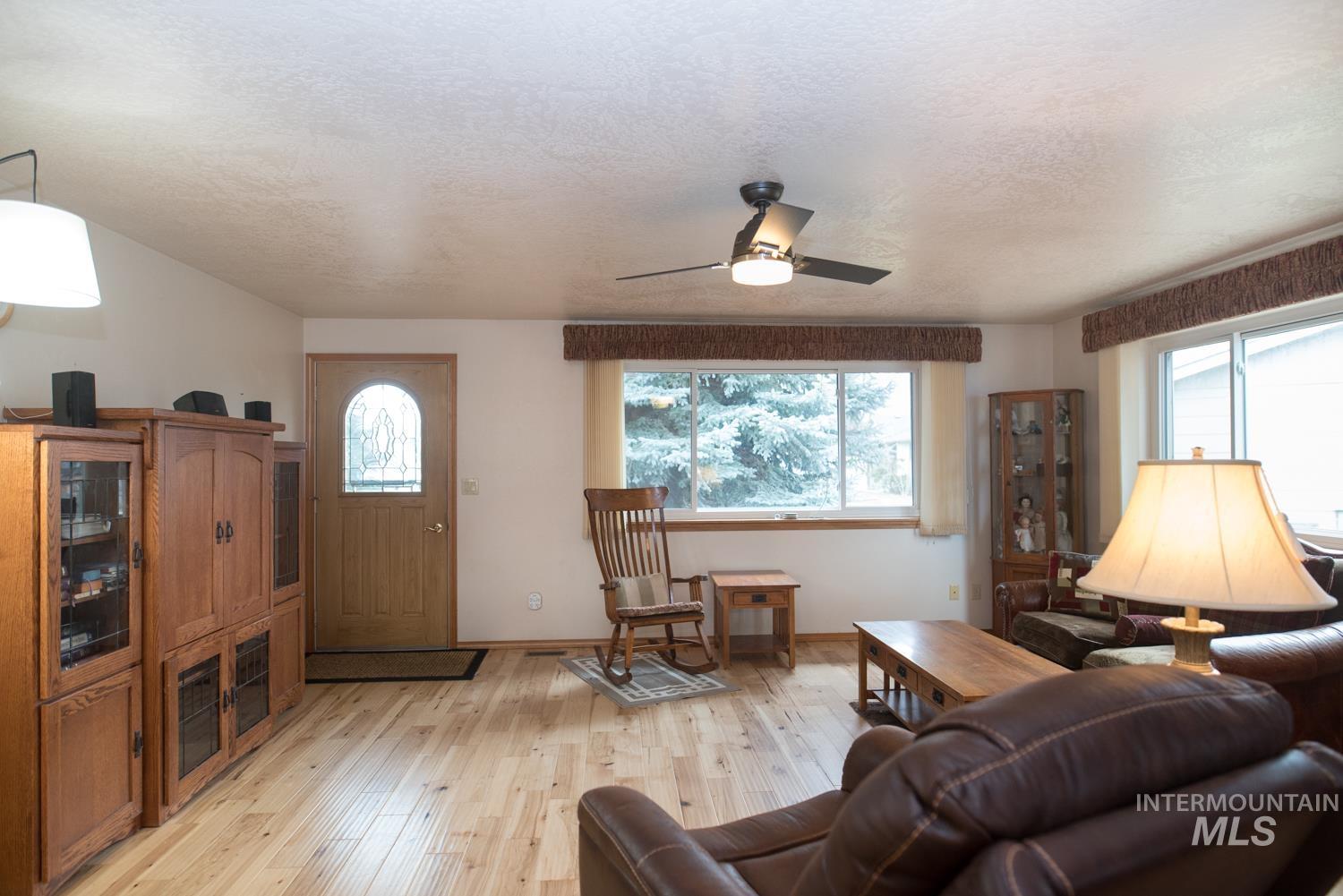 1420 Loraine Circle