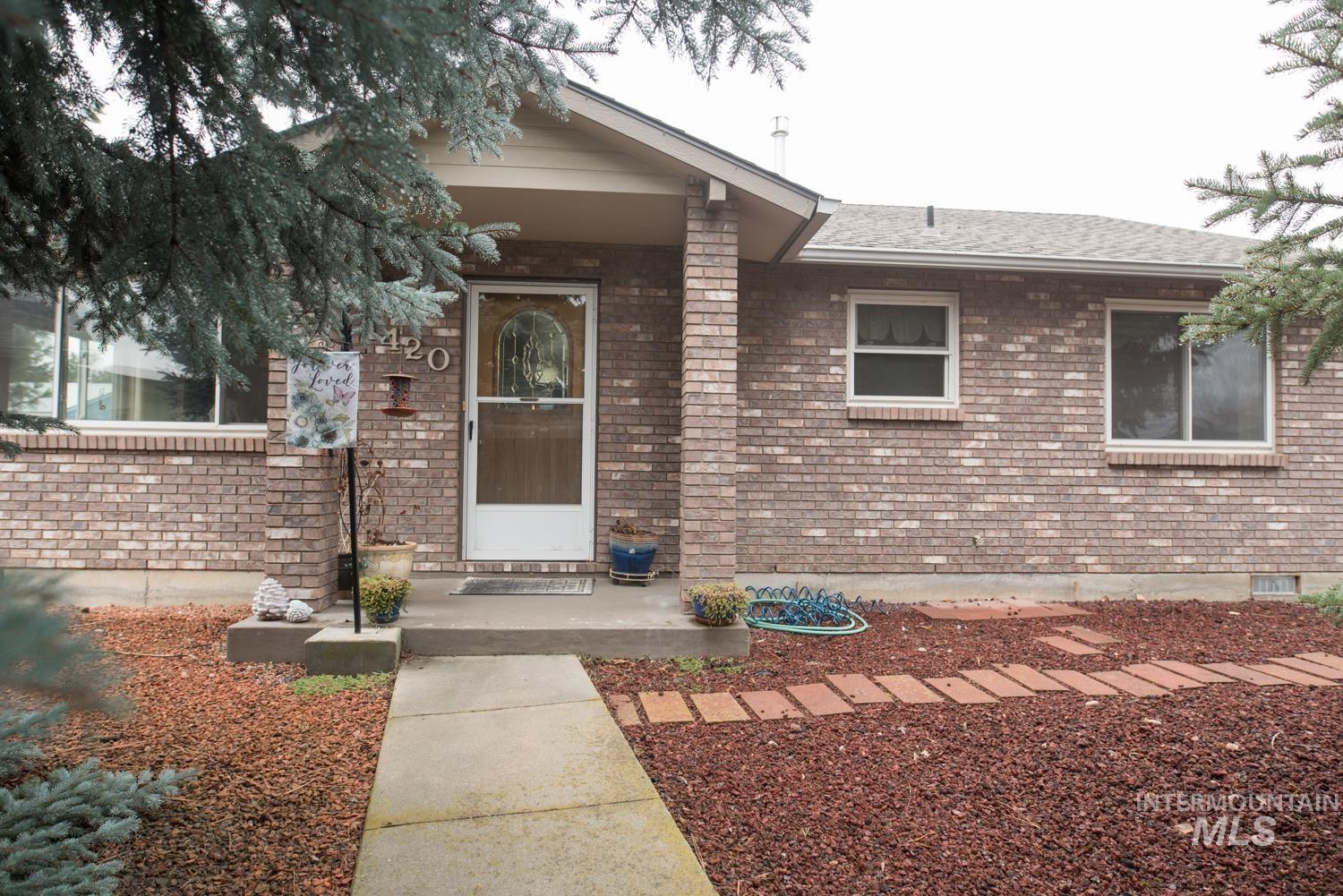 1420 Loraine Circle