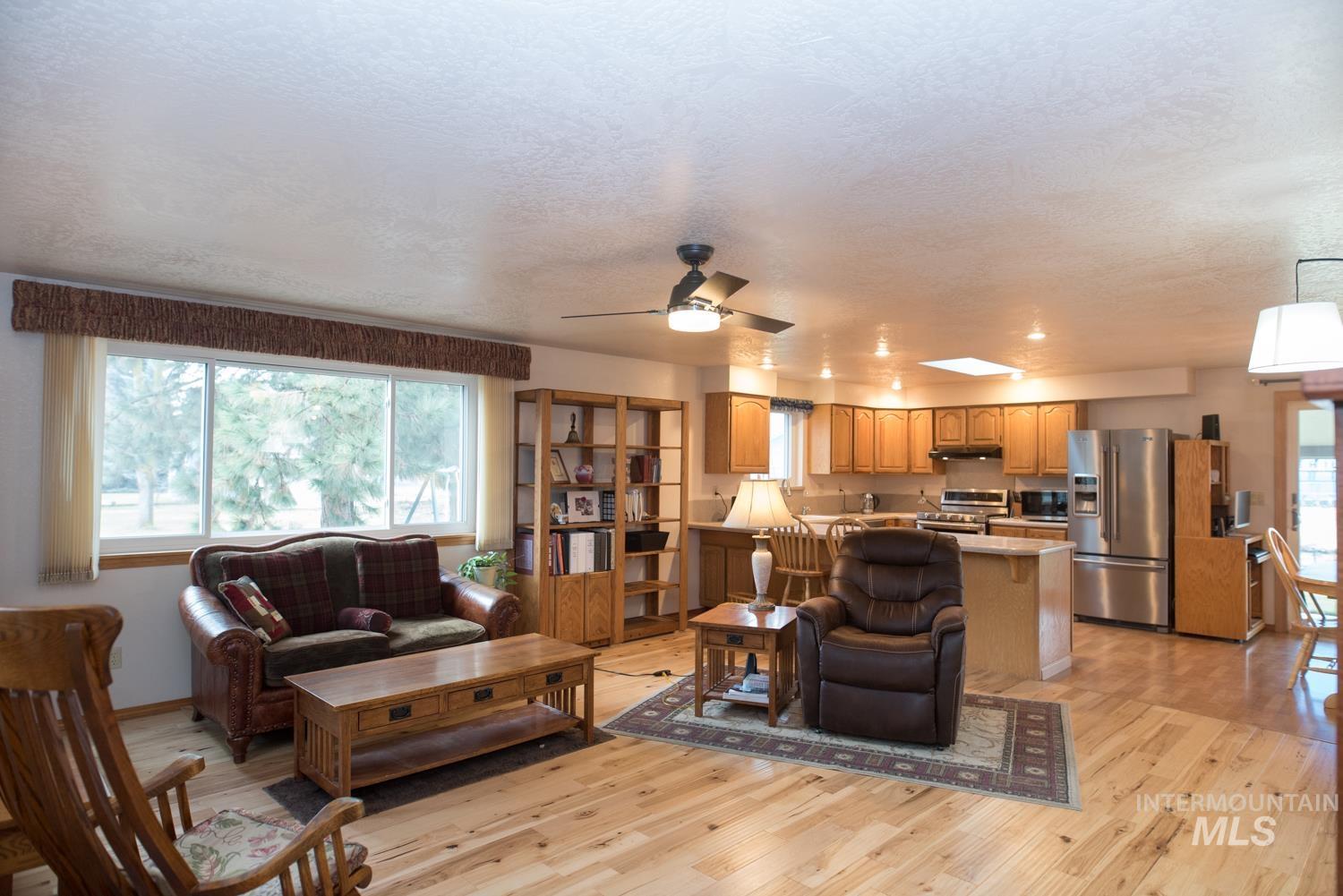 1420 Loraine Circle