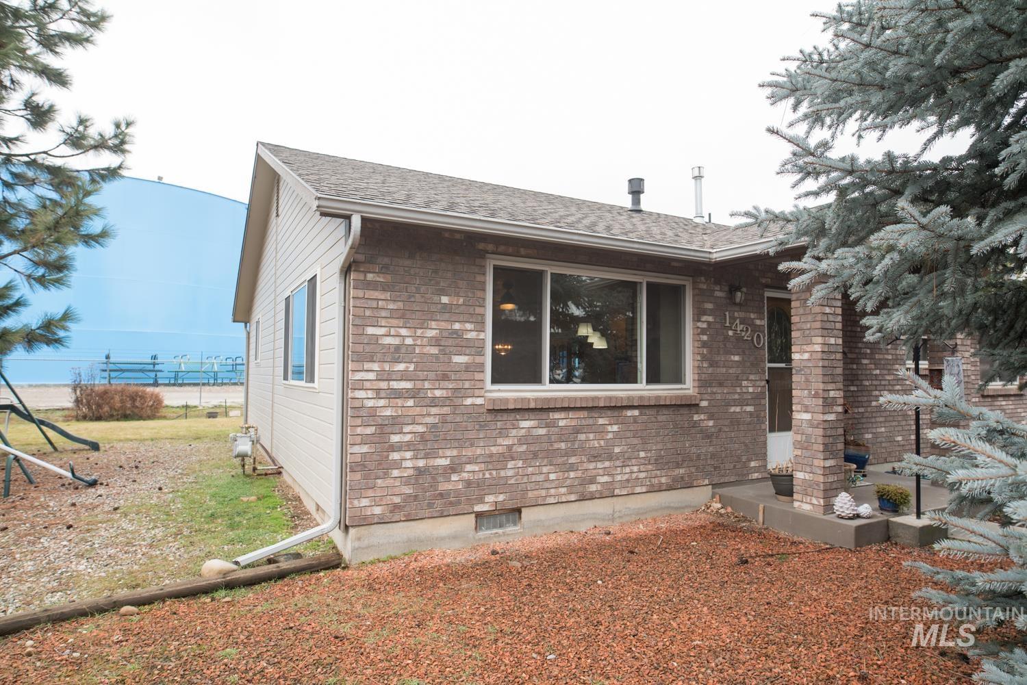 1420 Loraine Circle