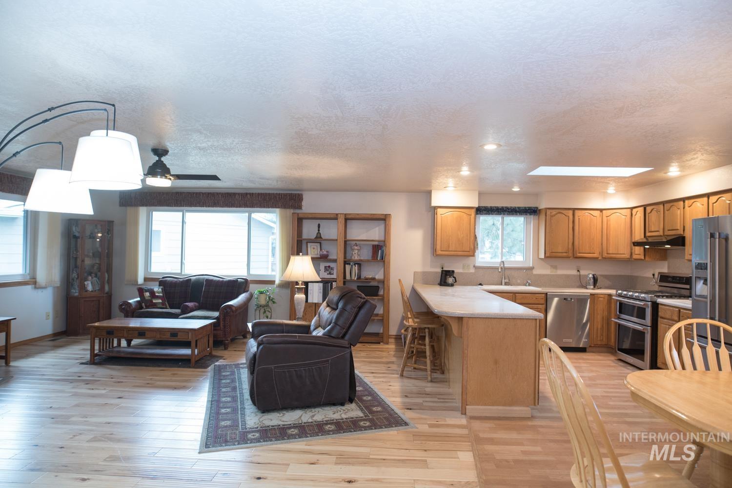 1420 Loraine Circle