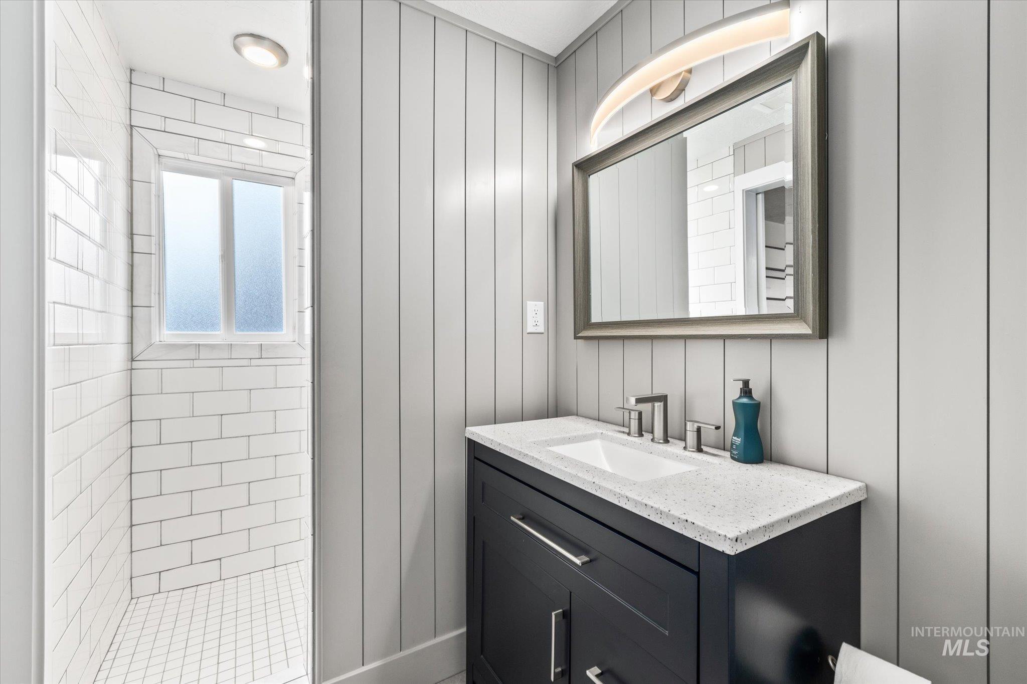 600 S Queens Guard Way