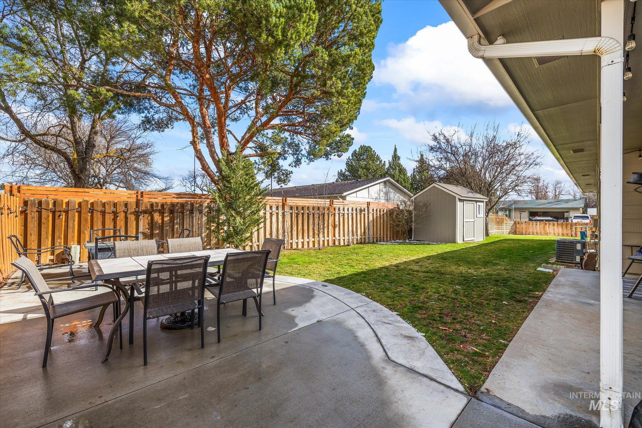 600 S Queens Guard Way