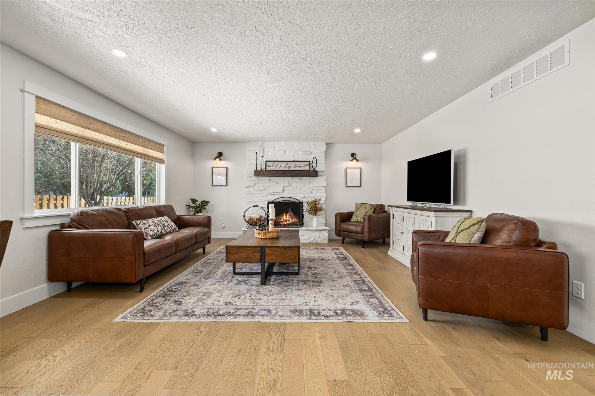 600 S Queens Guard Way