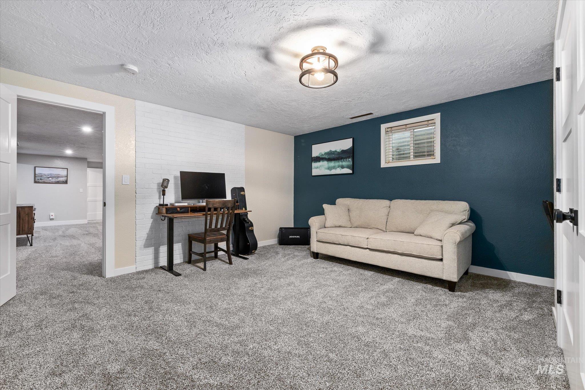 600 S Queens Guard Way