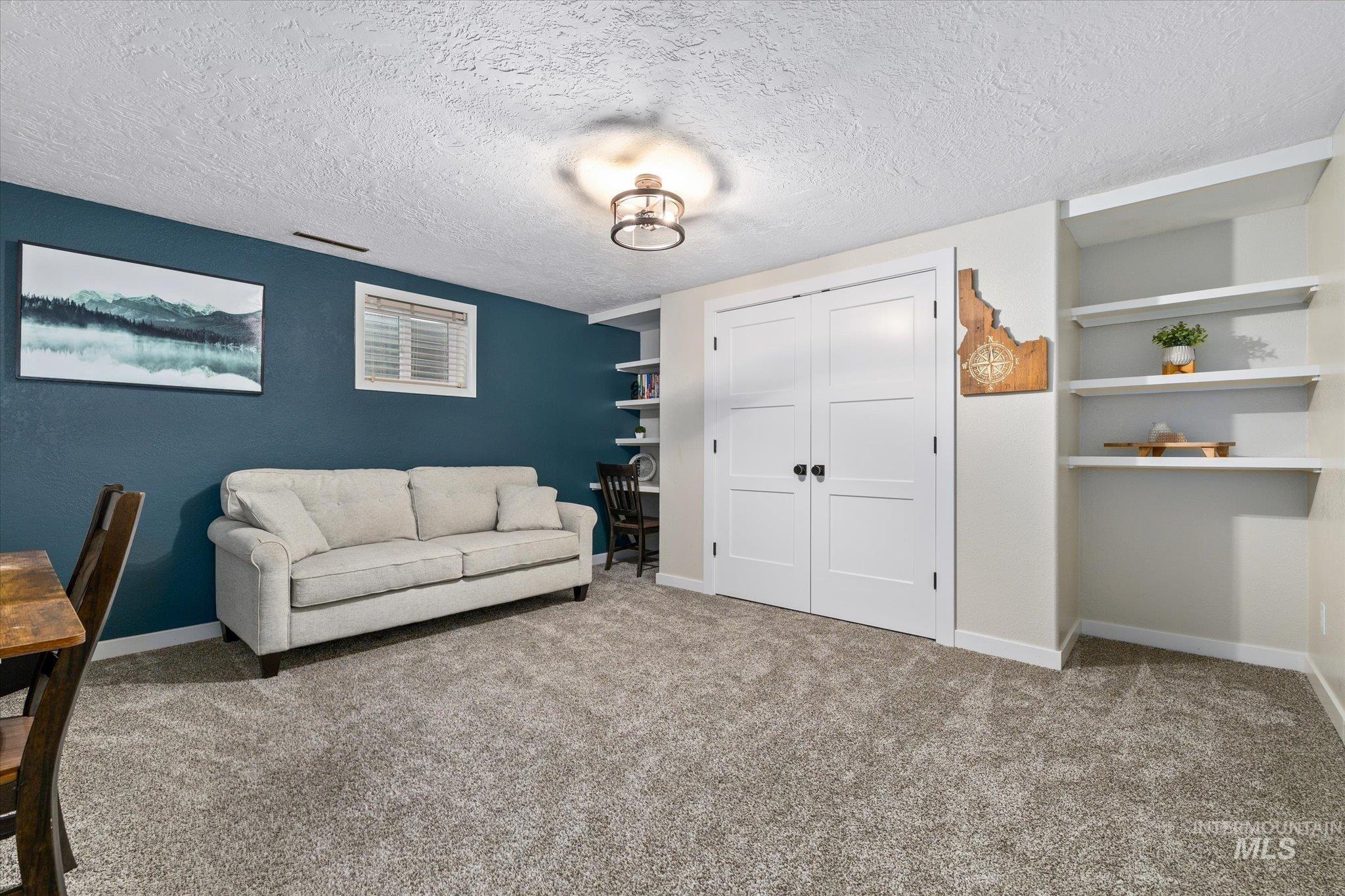 600 S Queens Guard Way