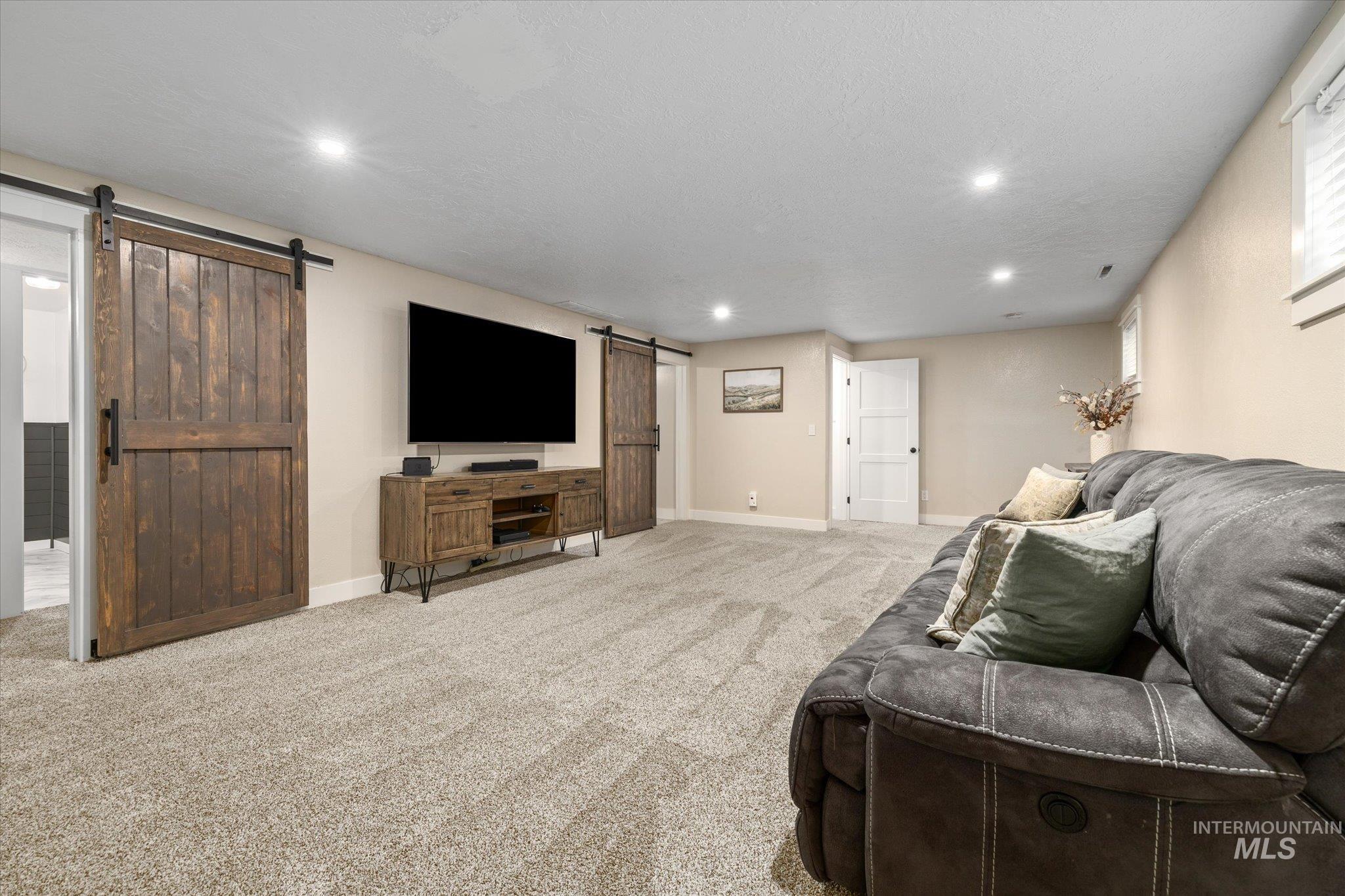 600 S Queens Guard Way