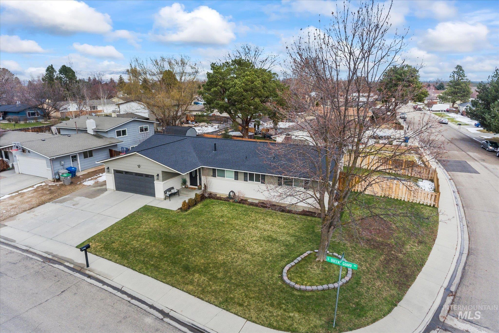 600 S Queens Guard Way