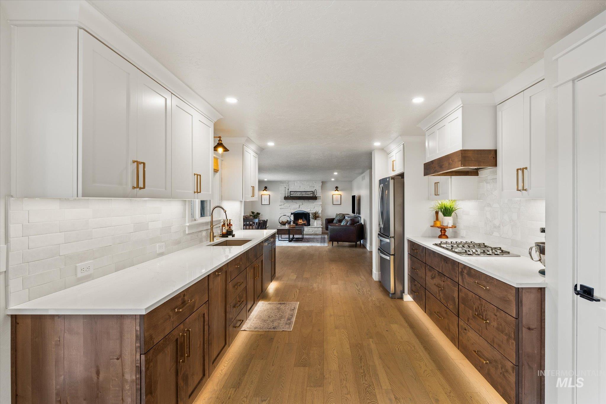 600 S Queens Guard Way