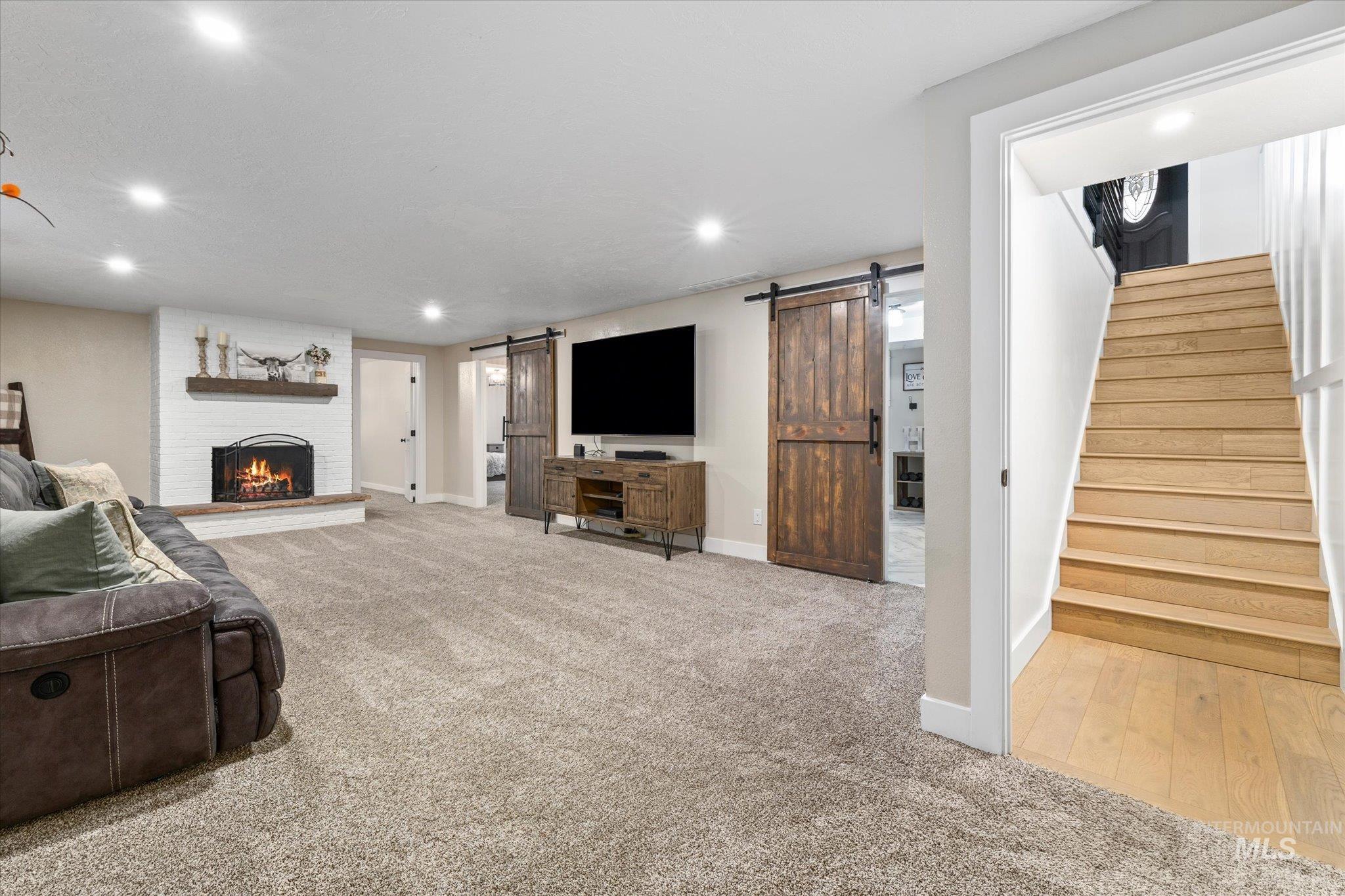 600 S Queens Guard Way