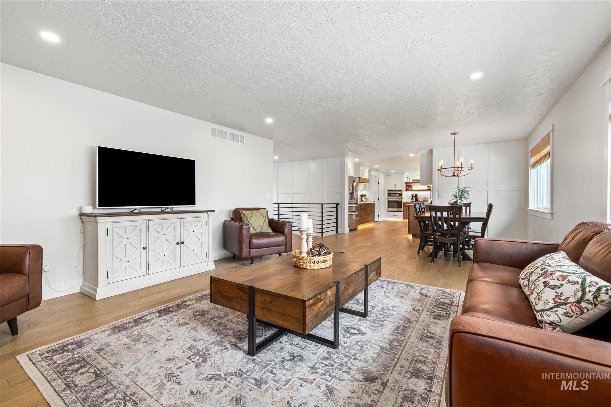 600 S Queens Guard Way