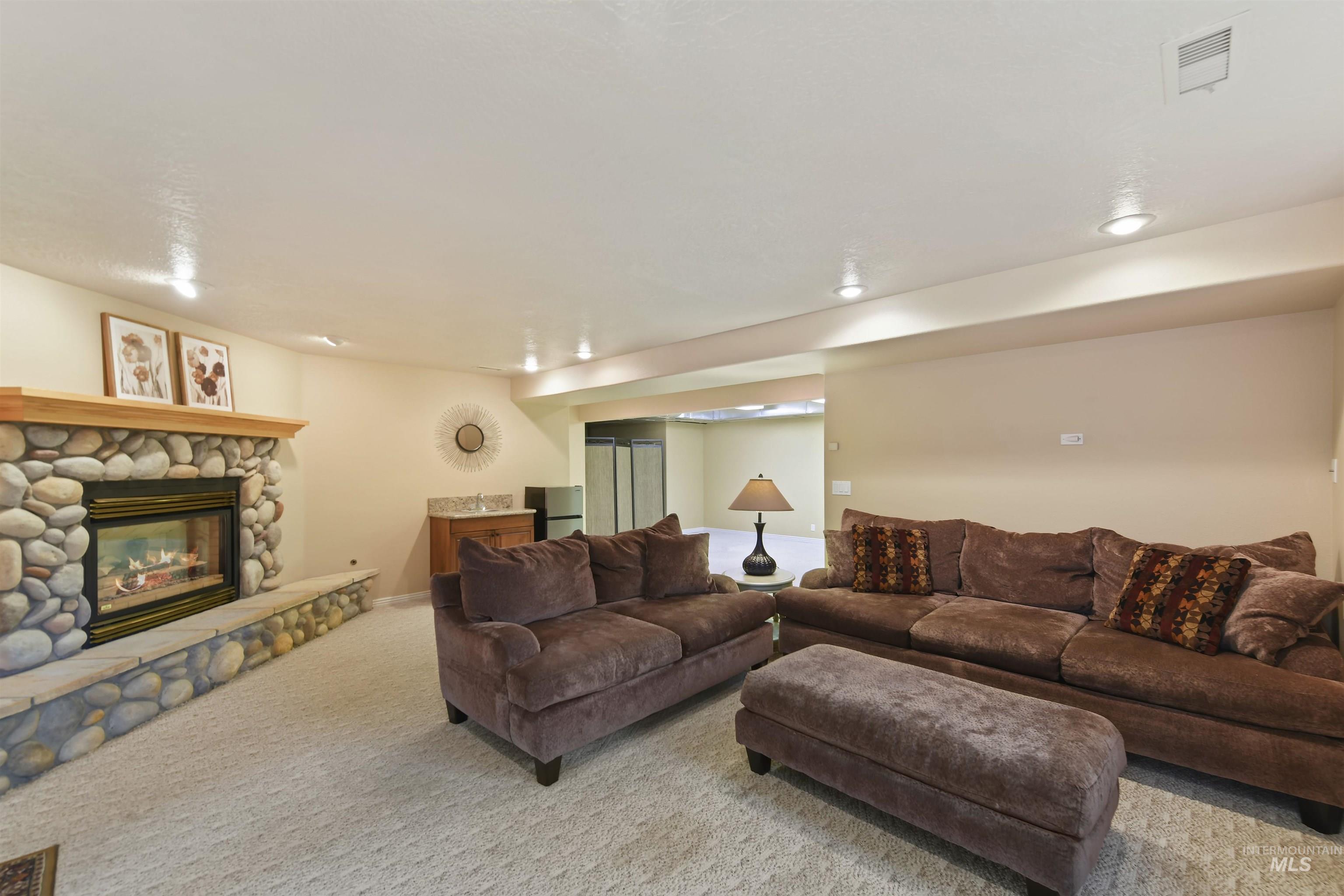 1774 N Sevenoaks Way