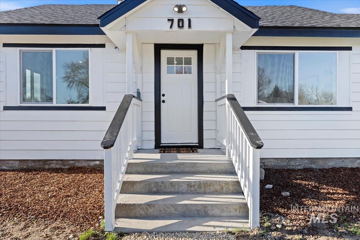 701 W Ash
