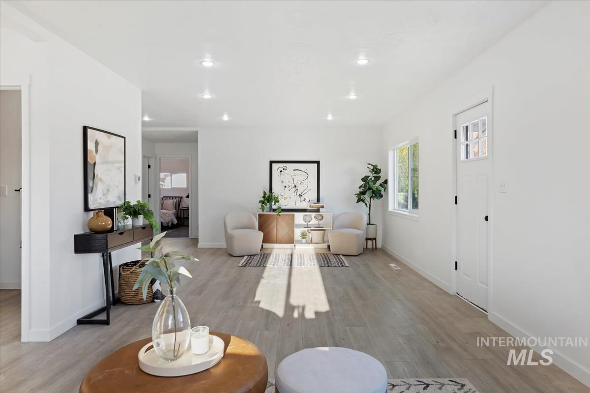 701 W Ash