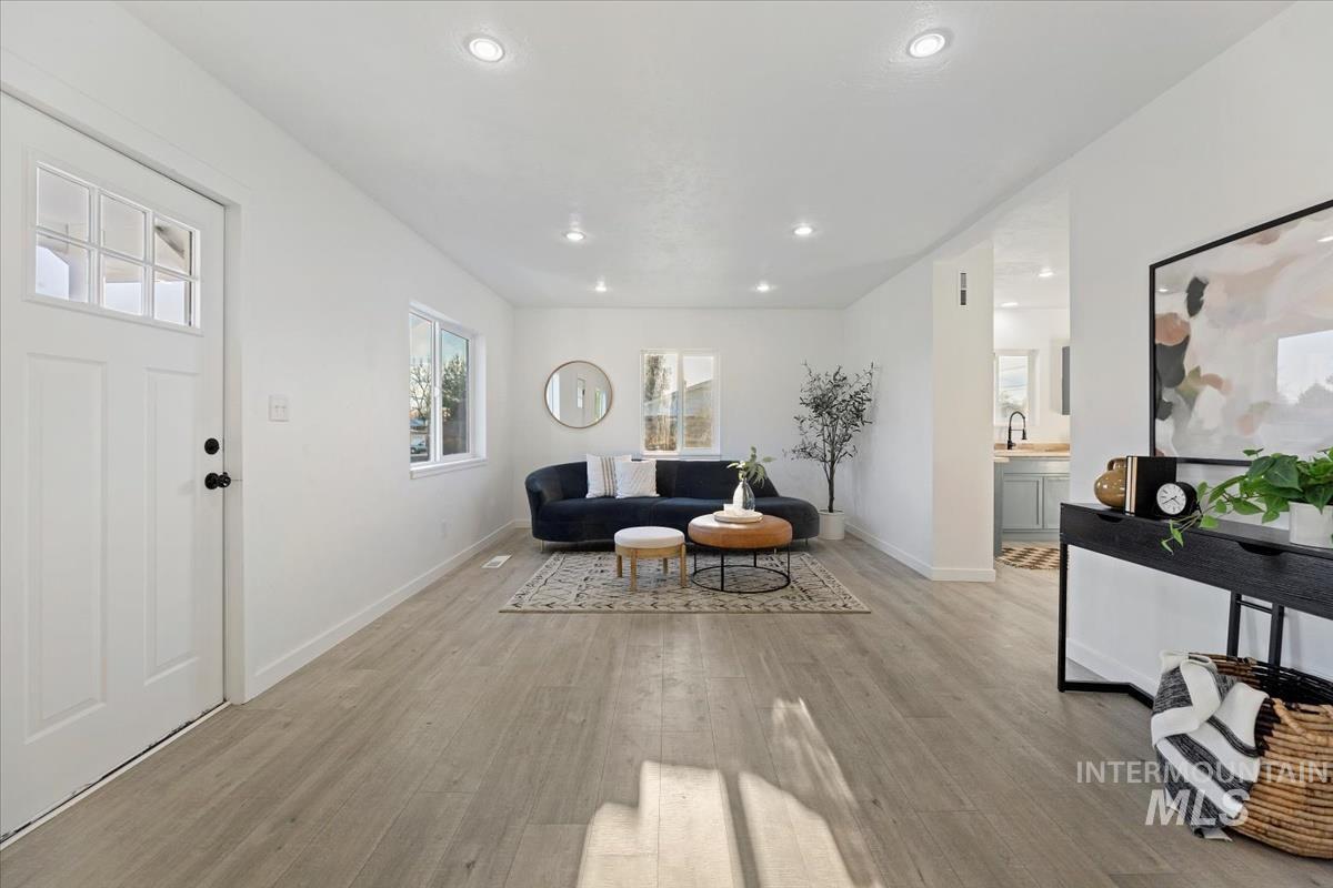 701 W Ash