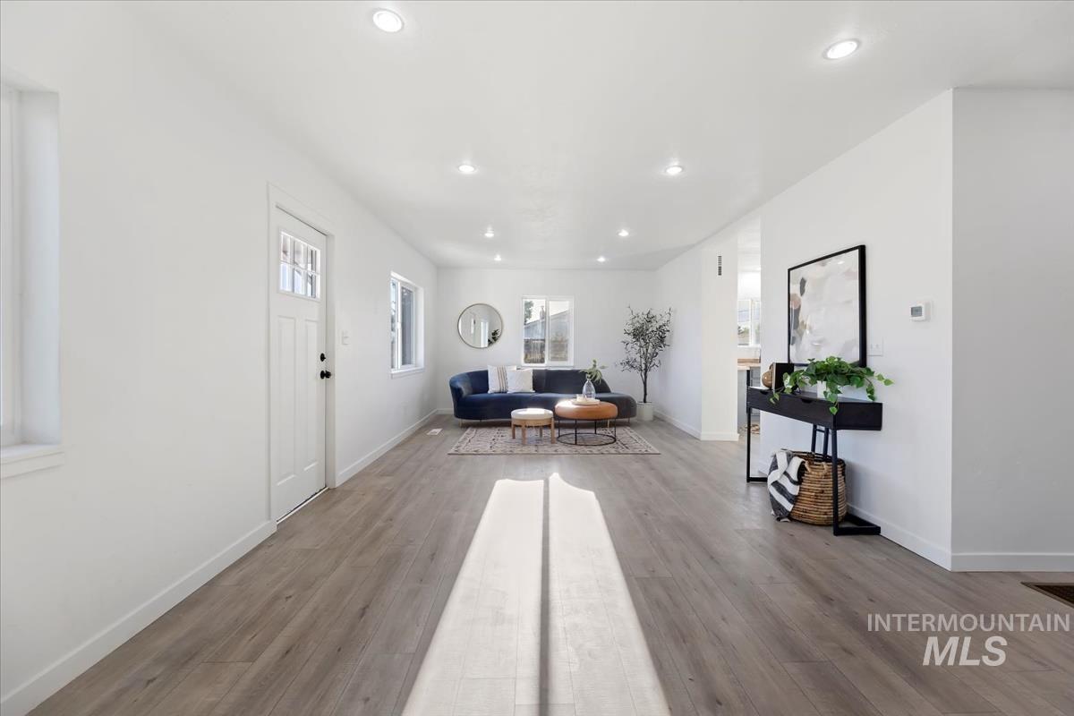 701 W Ash