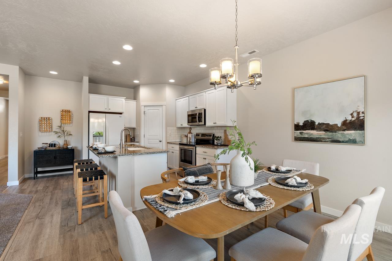 2626 W Jayton Dr