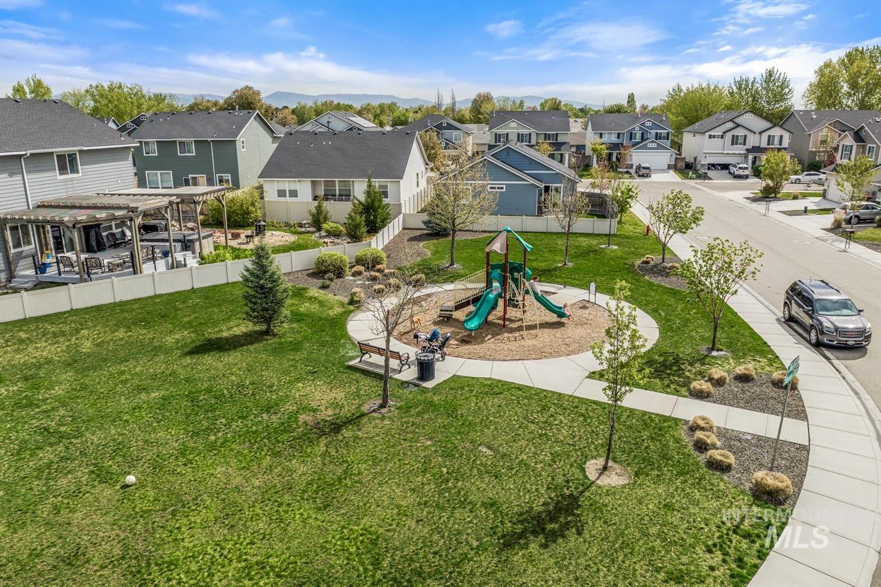 2626 W Jayton Dr