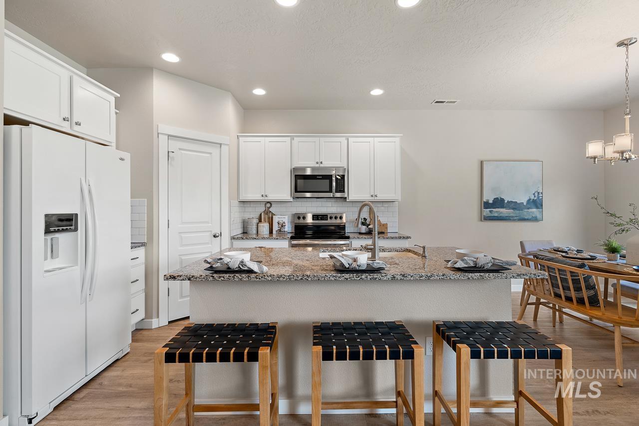 2626 W Jayton Dr