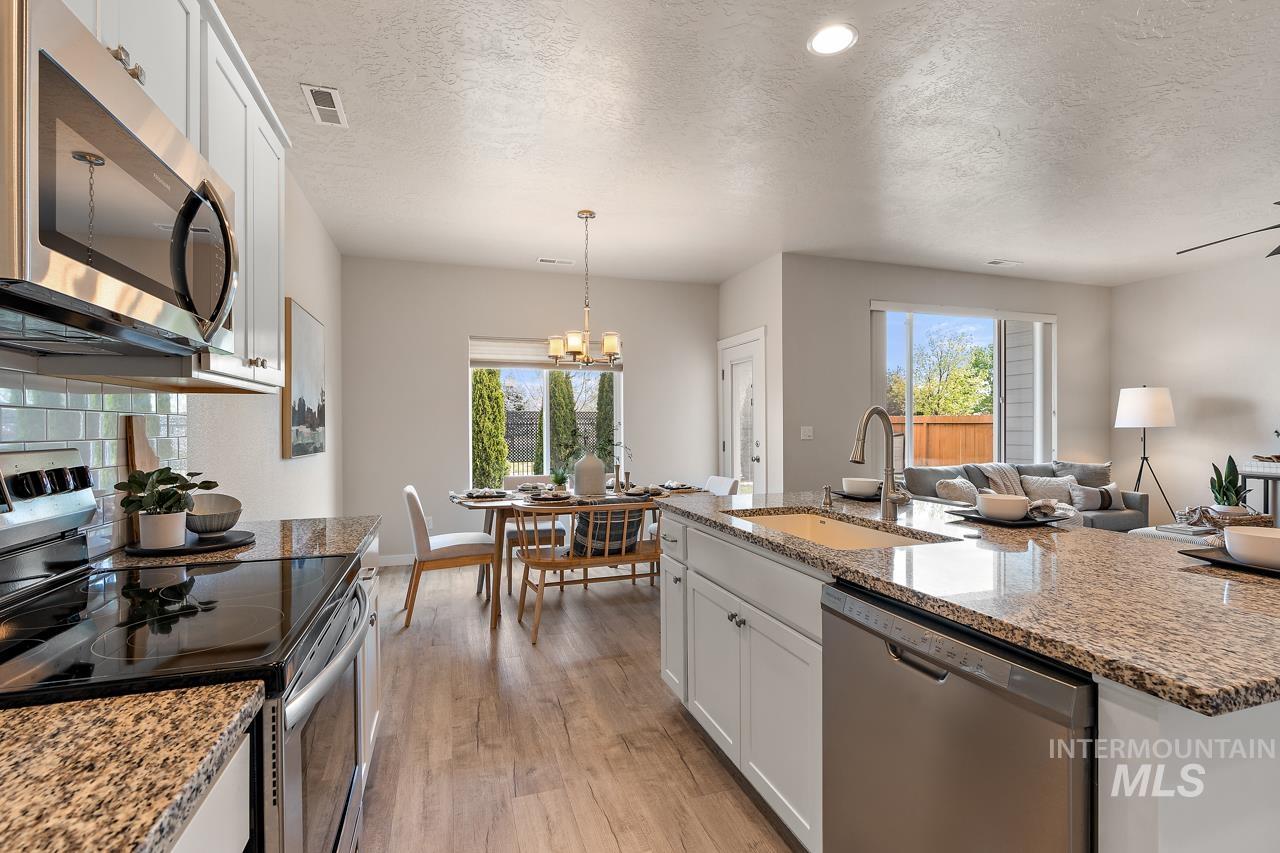 2626 W Jayton Dr