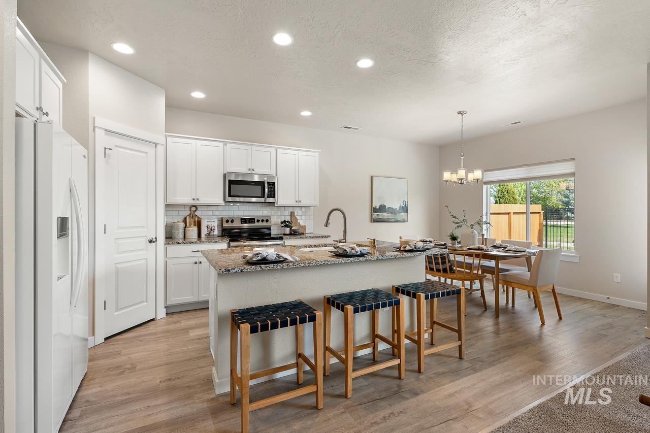 2626 W Jayton Dr