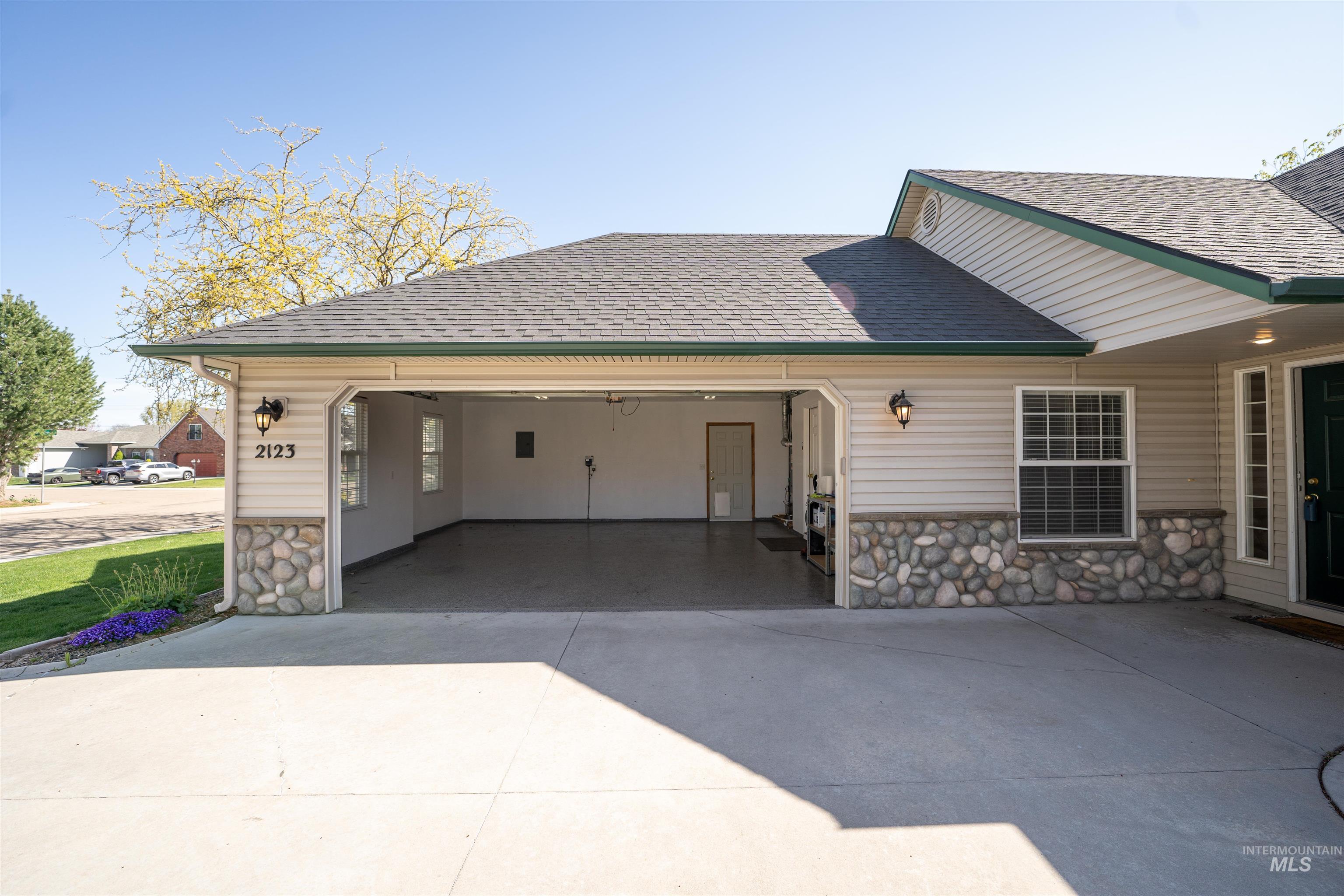 2123 S Candlewood Dr