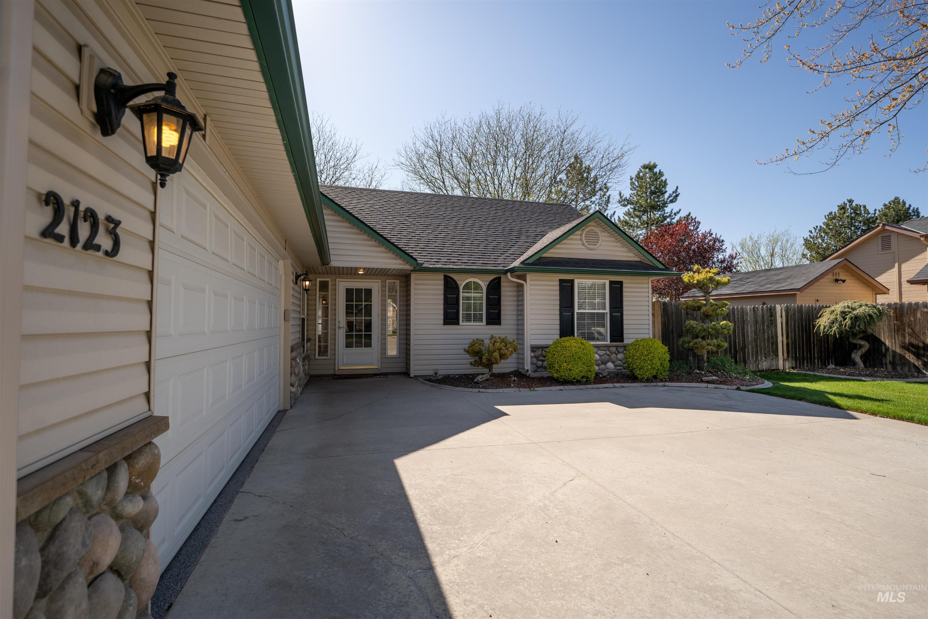 2123 S Candlewood Dr