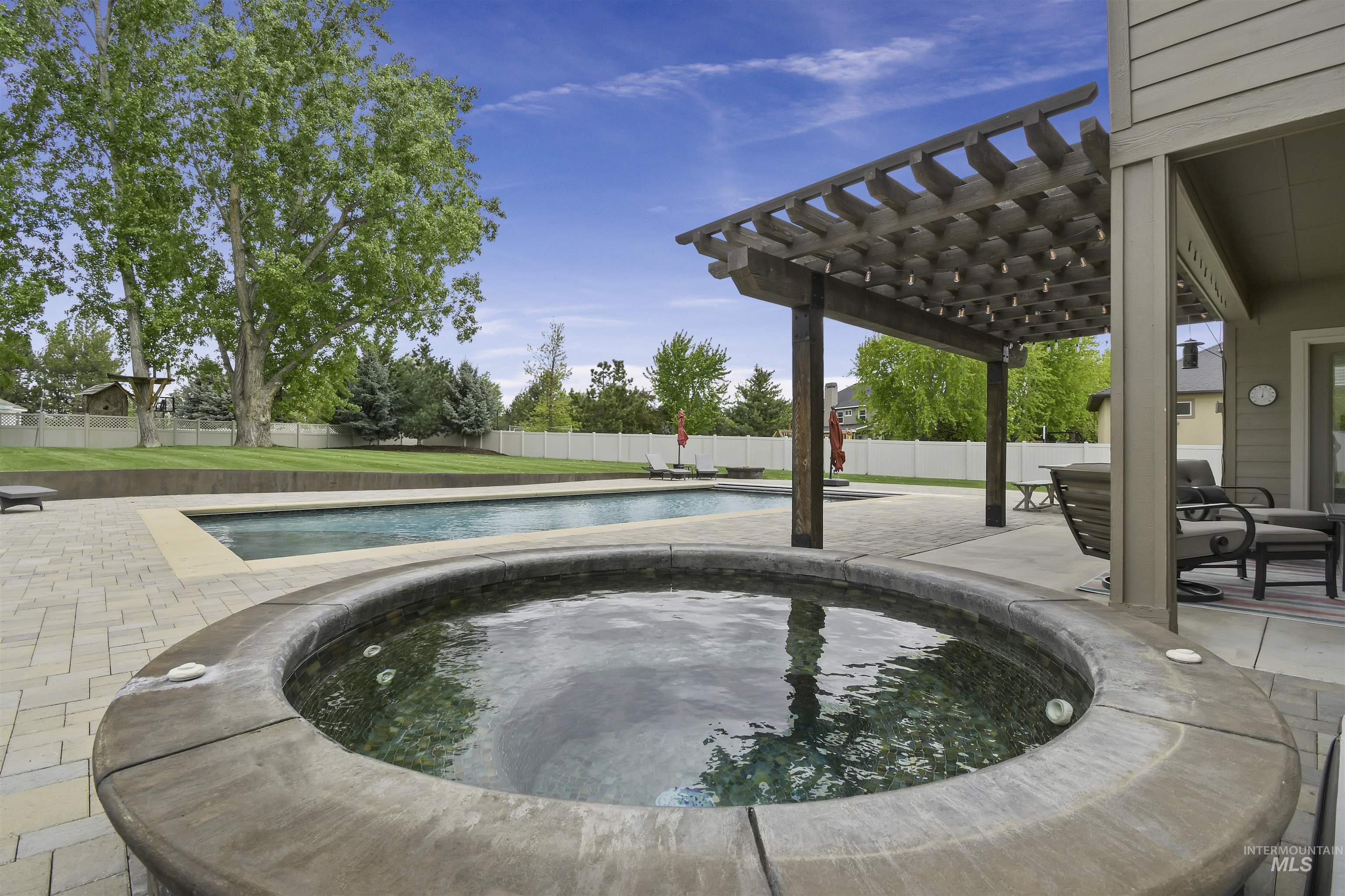 1622 W Covenant Hill Ct