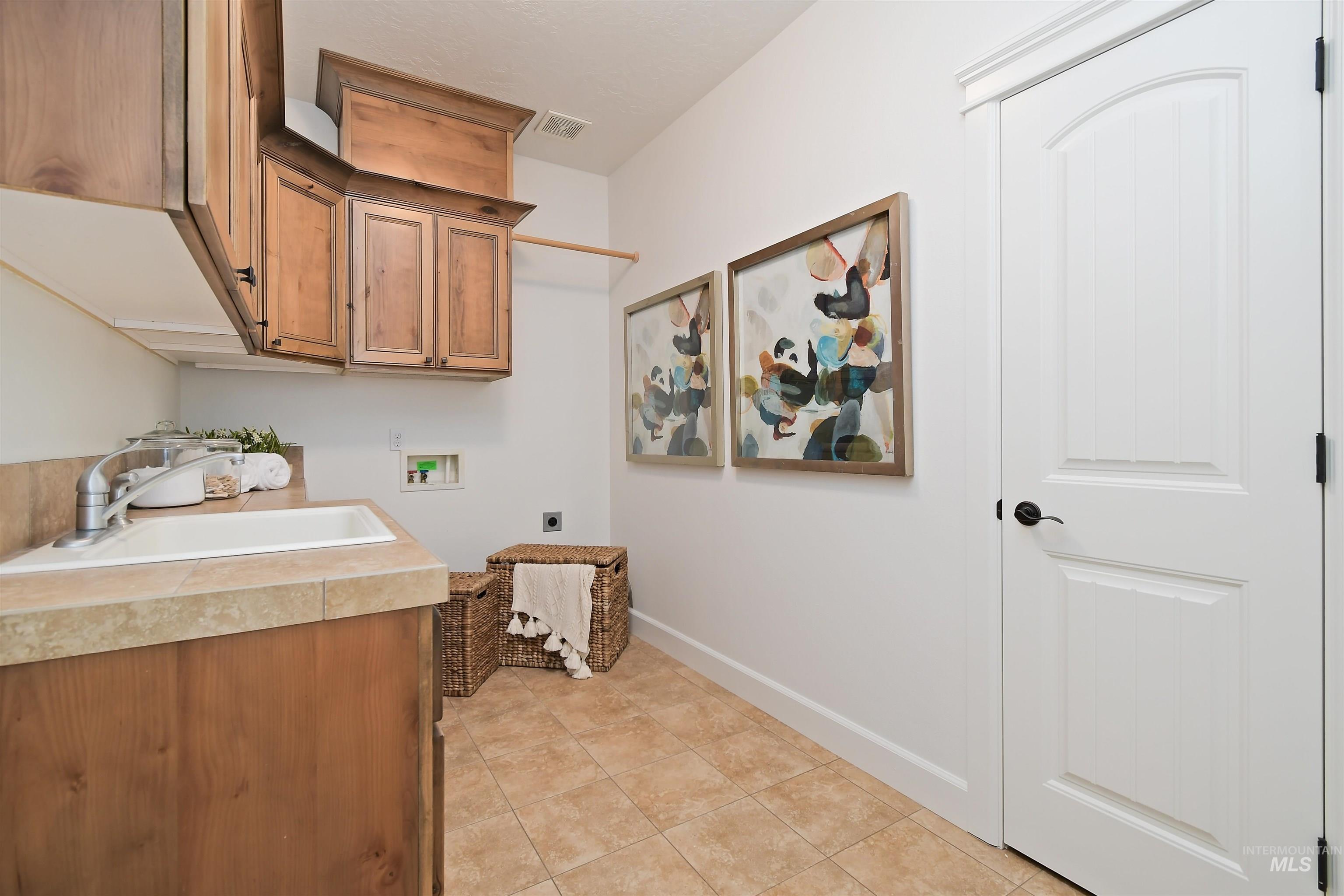 1622 W Covenant Hill Ct