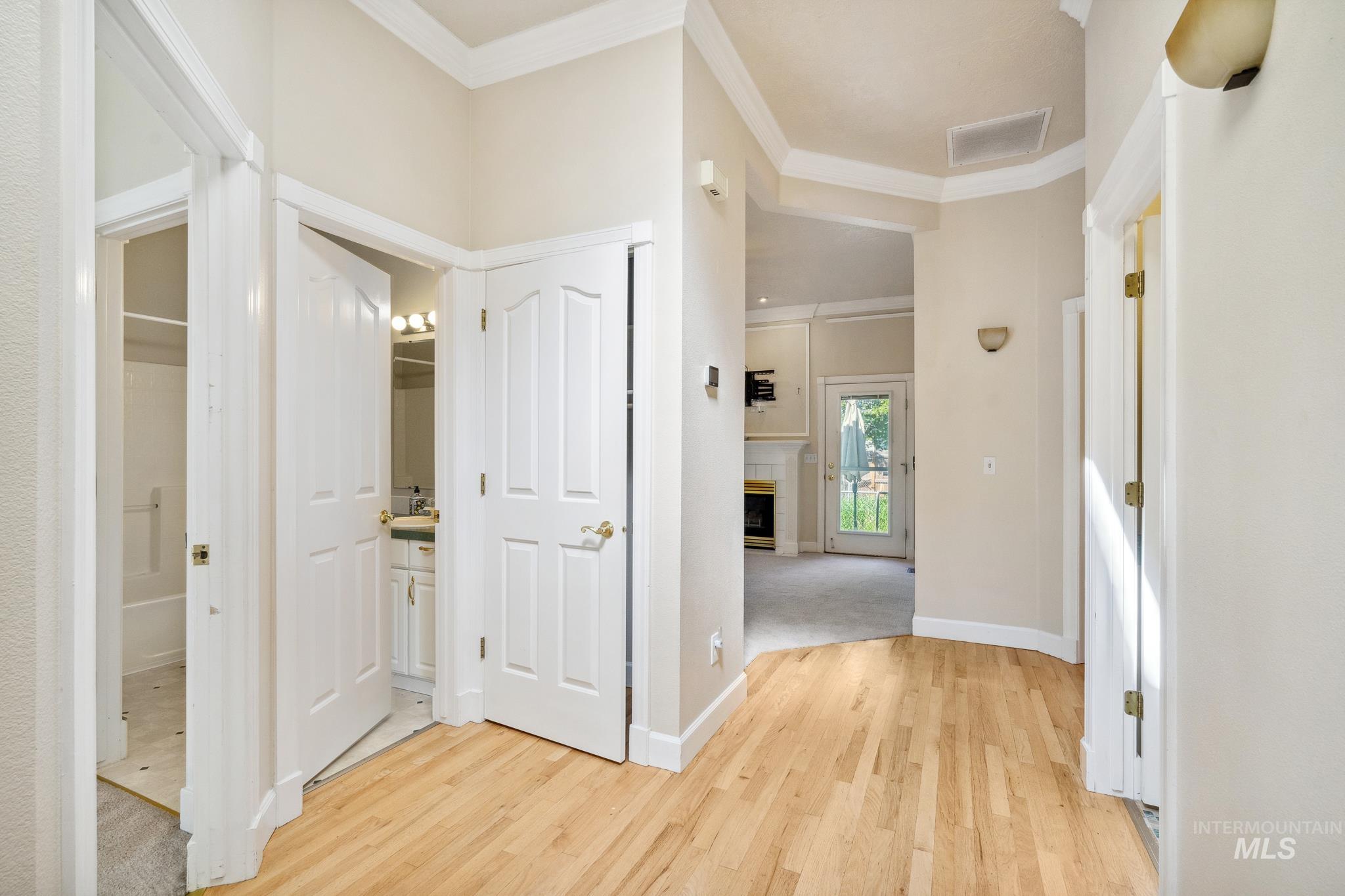 1861 N Interlachen Way