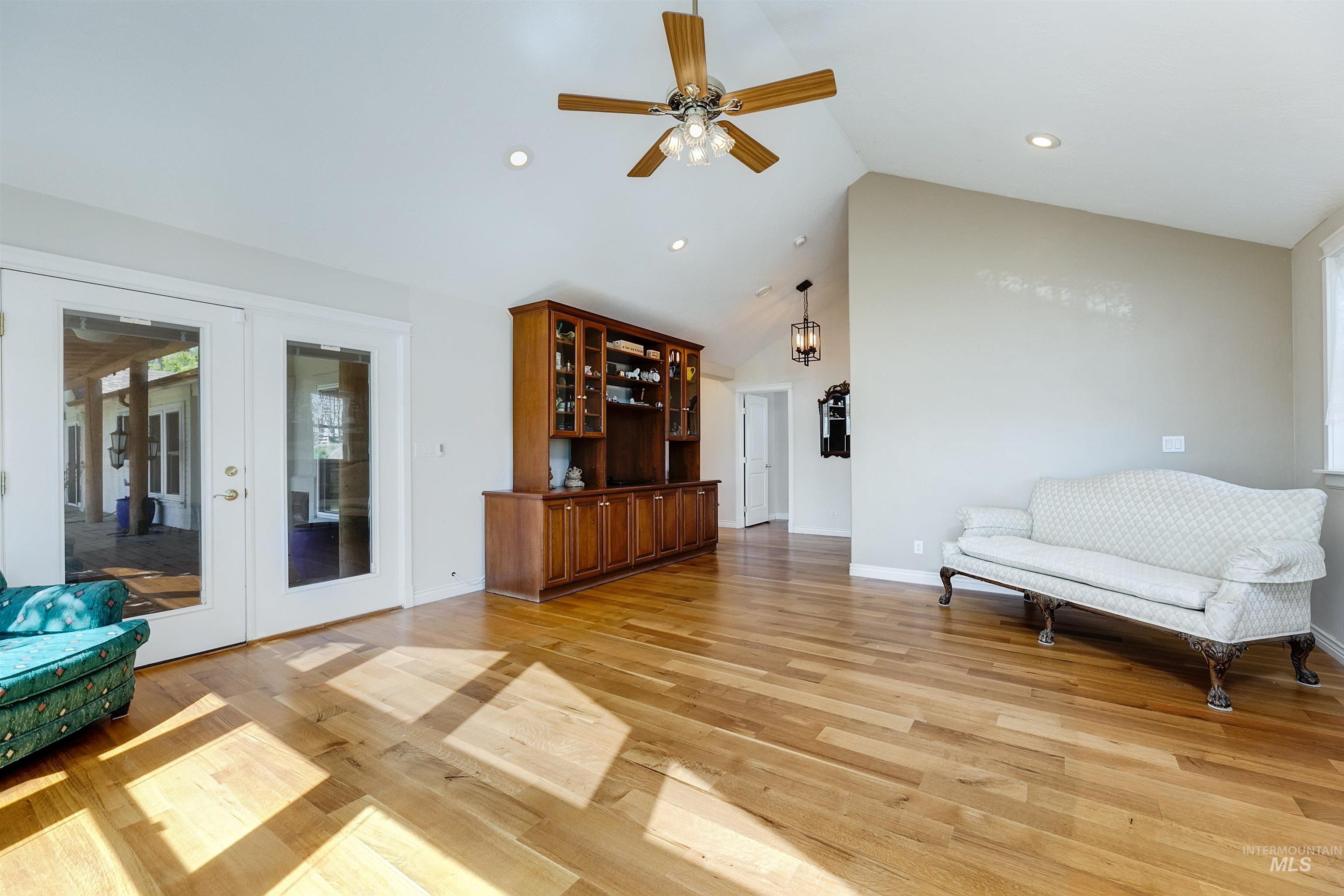 7459 Old Bruneau Hwy