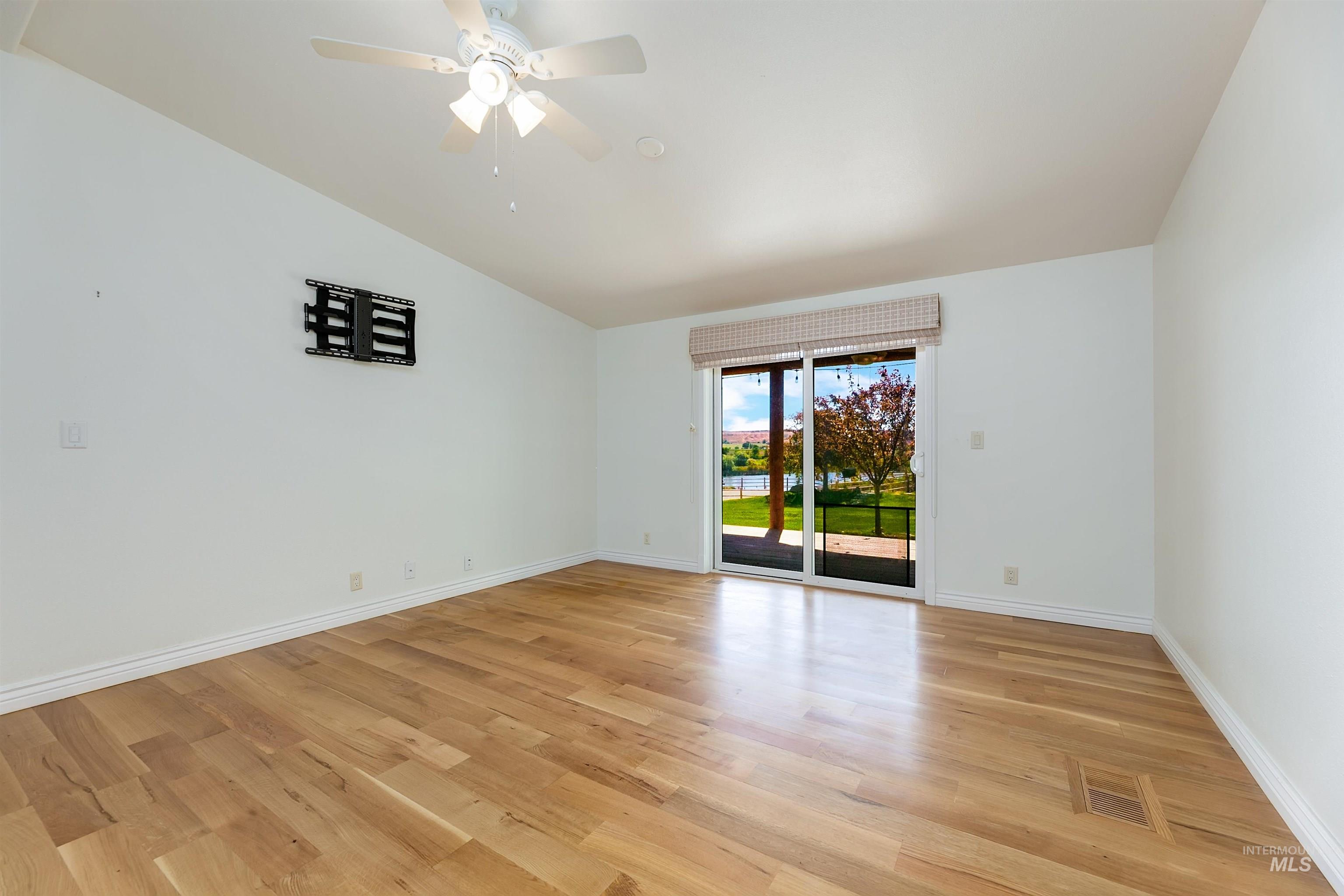 7459 Old Bruneau Hwy