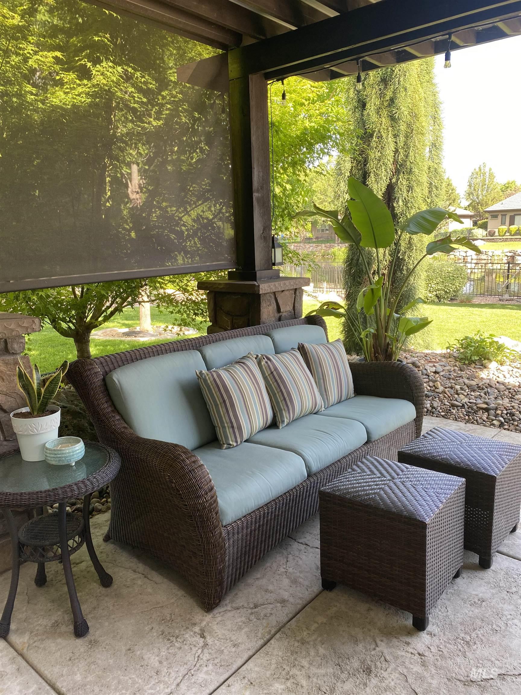 916 W Sherington Drive