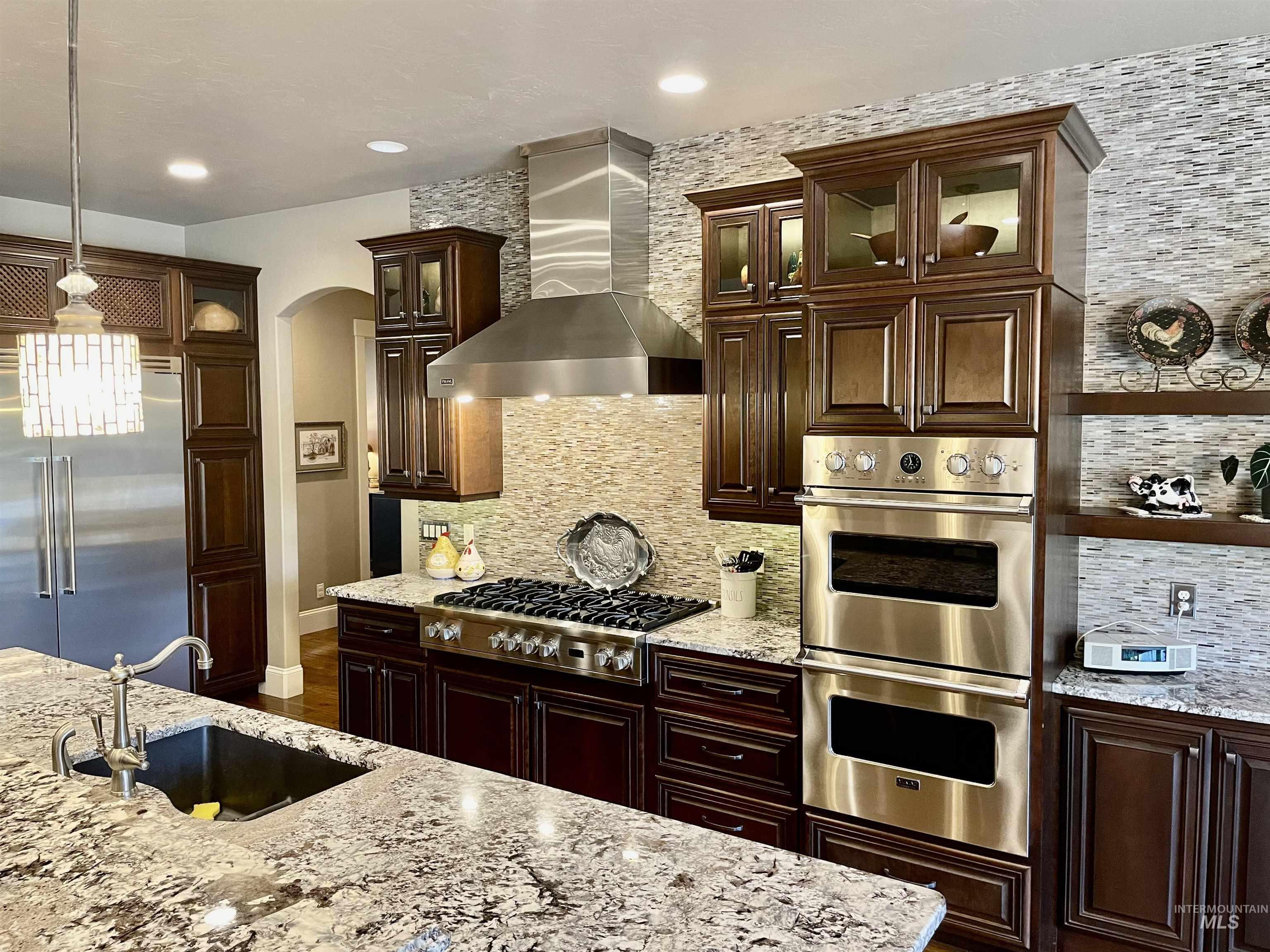 916 W Sherington Drive