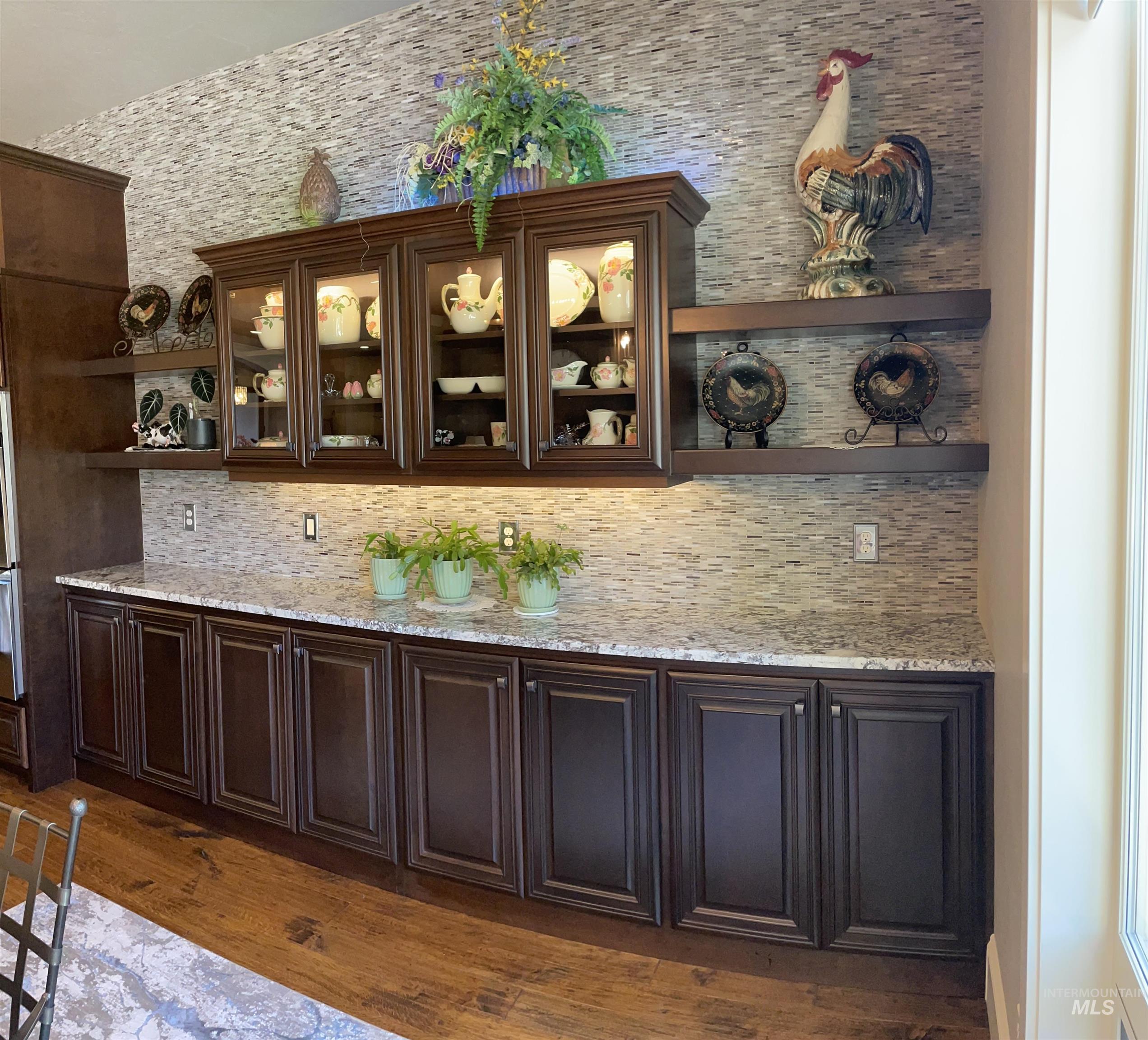 916 W Sherington Drive