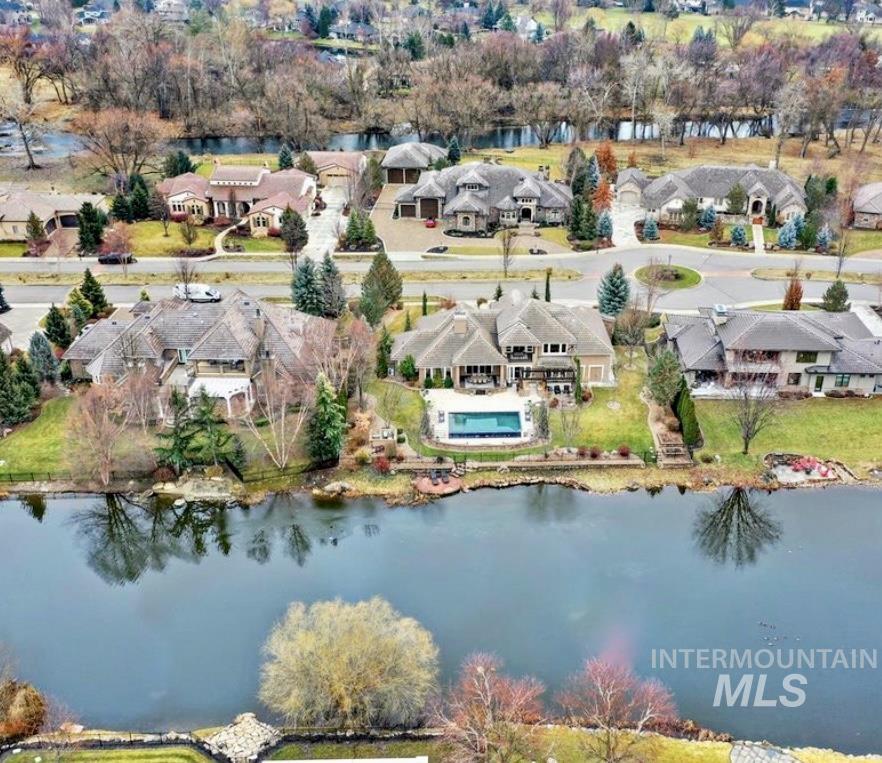 916 W Sherington Drive