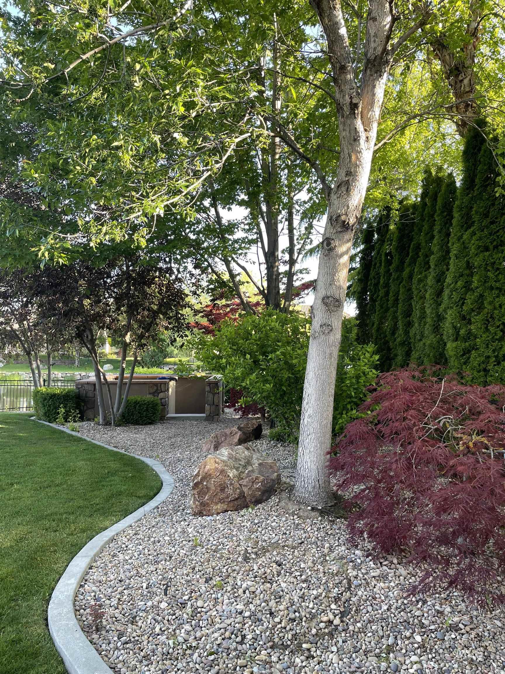 916 W Sherington Drive