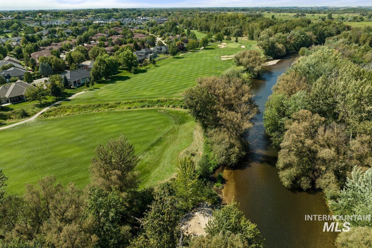 916 W Sherington Drive