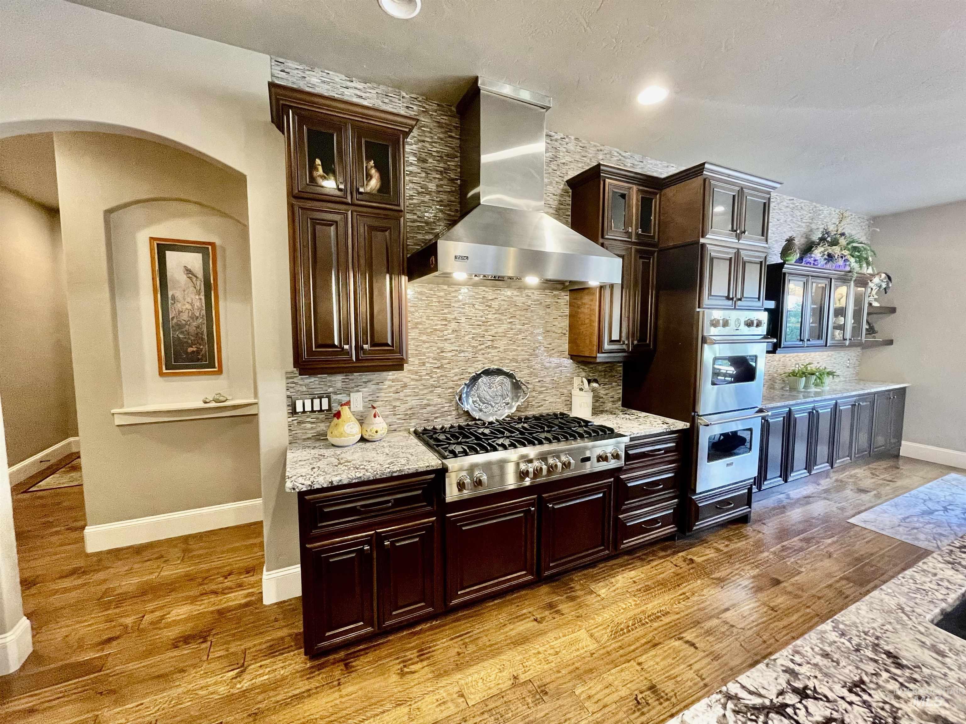 916 W Sherington Drive