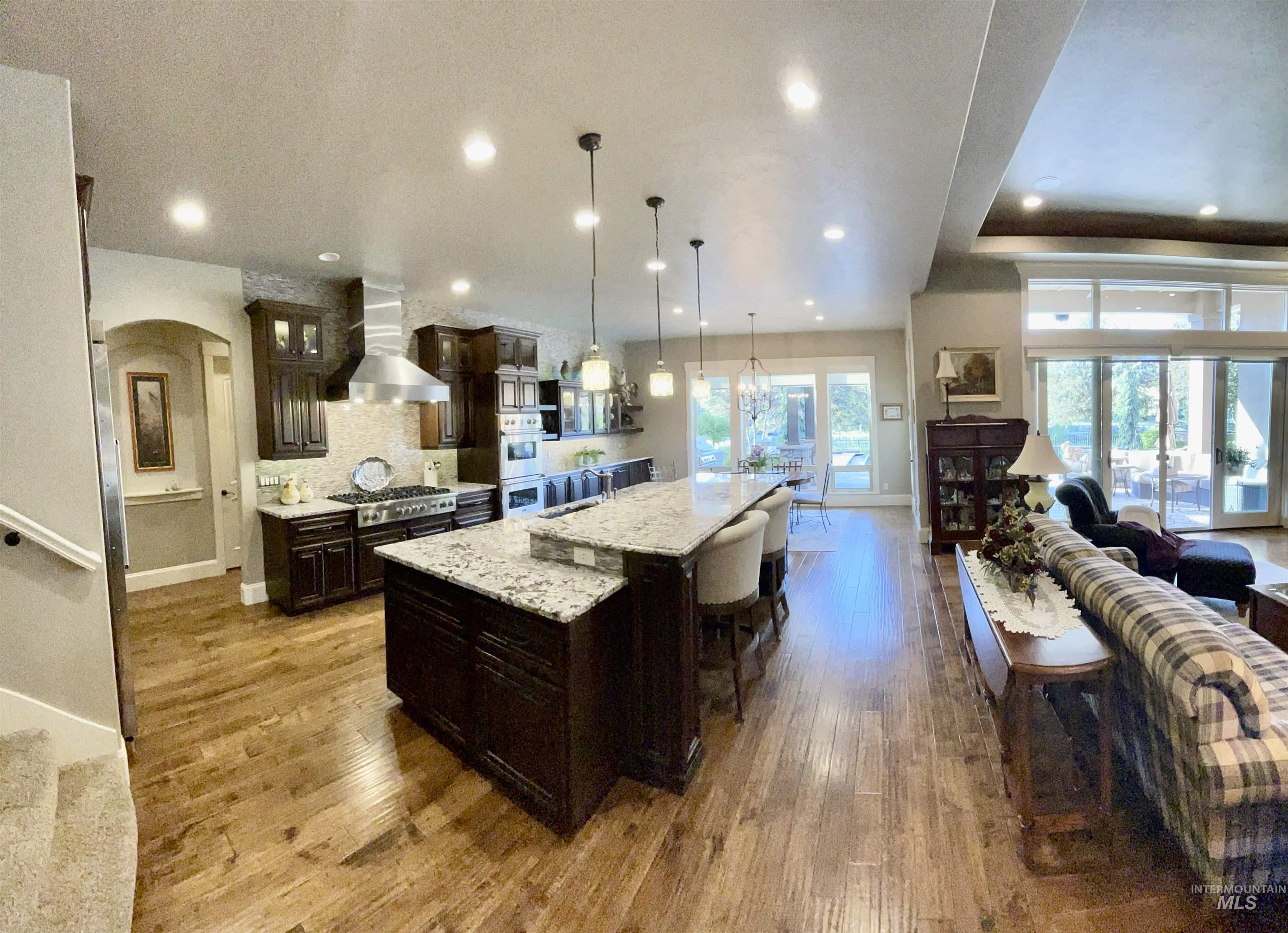 916 W Sherington Drive