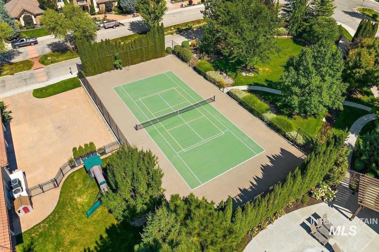 916 W Sherington Drive